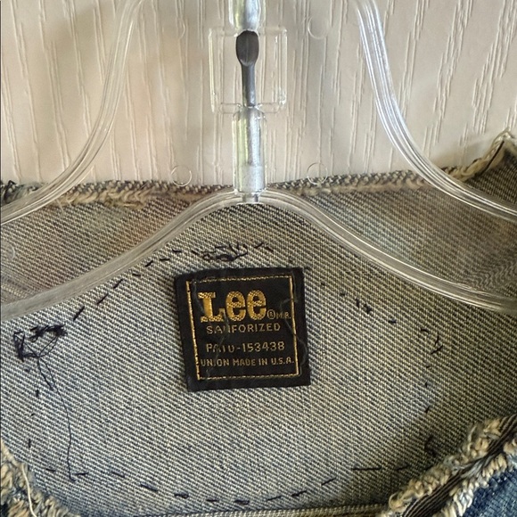 Lee denim vest with Harley-Davidson and other patches. Size Large - Picture 7 of 11